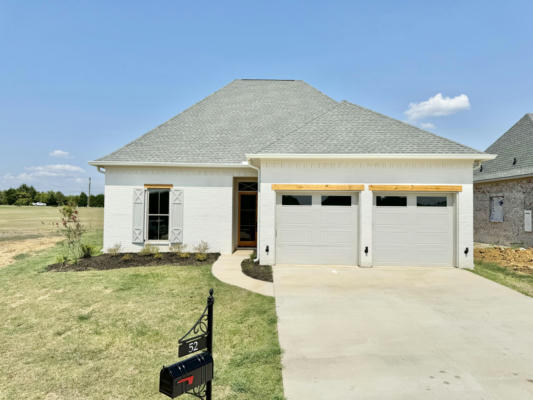 52 BREEZEWAY CV, COLUMBUS, MS 39701 - Image 1